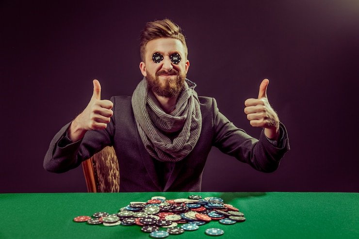 Tabel persyaratan rolling bonus dengan perincian game yang berkontribusi penuh atau sebagian
